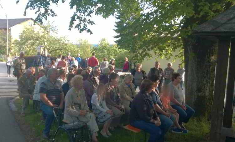 Maiandacht bei der Kohlbauerkapelle in Wegscheid - Die Kapelle hat einen Sitz im Leben der Nachbarschaft